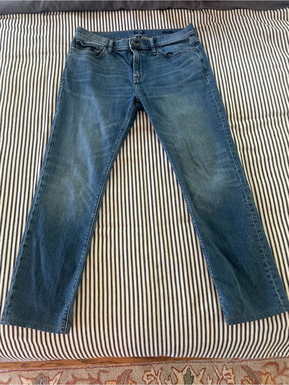 J. Crew Men’s Straight-Leg Jeans in Classic Blue Wash 34x28.
